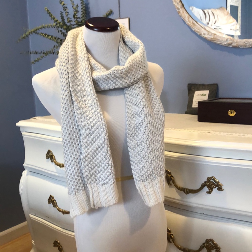 Laundry By Shelli Segal- Scarf- White and Silver